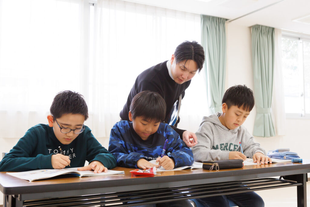 小学生英会話クラス 授業風景